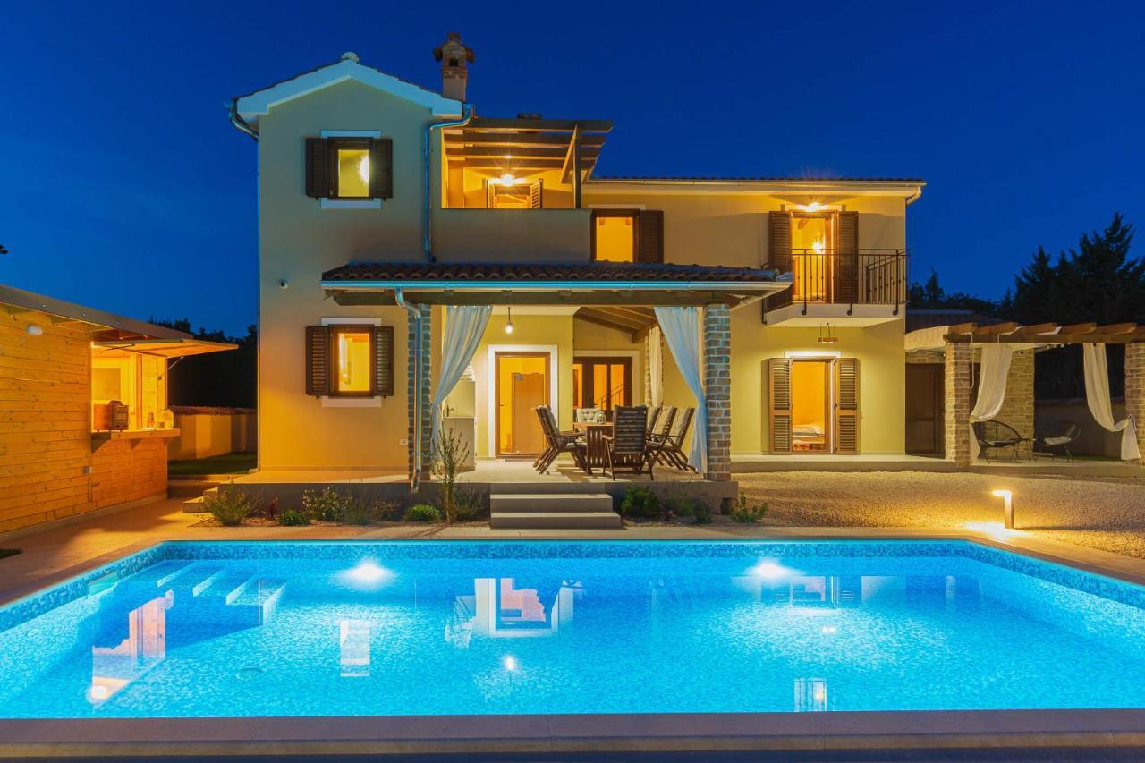 Villa David - Luxurious Secluded Villa With A Heated Pool Butkovići Kültér fotó