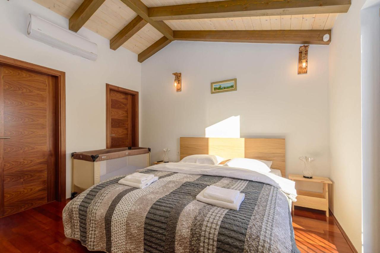 Villa David - Luxurious Secluded Villa With A Heated Pool Butkovići Kültér fotó