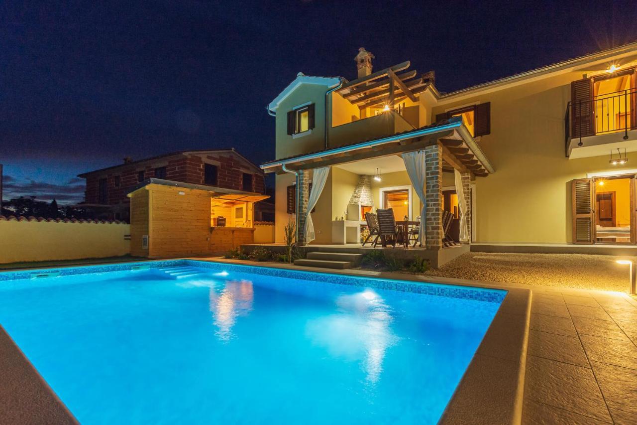 Villa David - Luxurious Secluded Villa With A Heated Pool Butkovići Kültér fotó