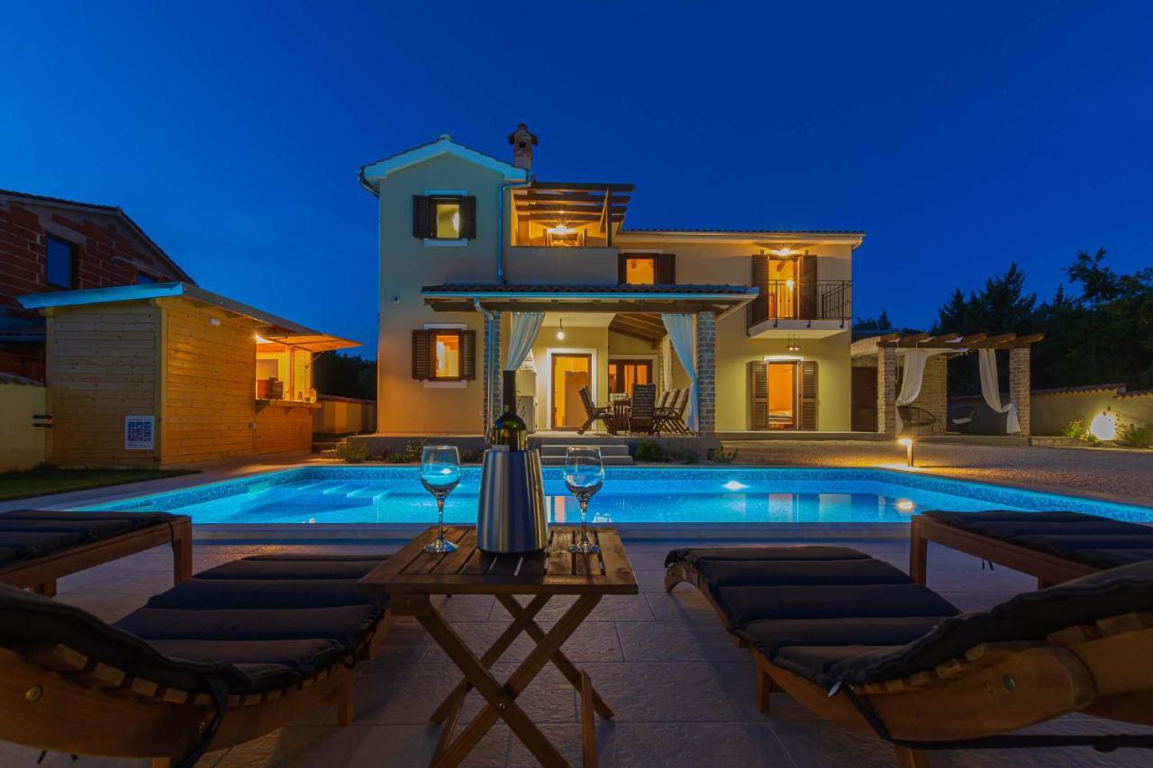 Villa David - Luxurious Secluded Villa With A Heated Pool Butkovići Kültér fotó