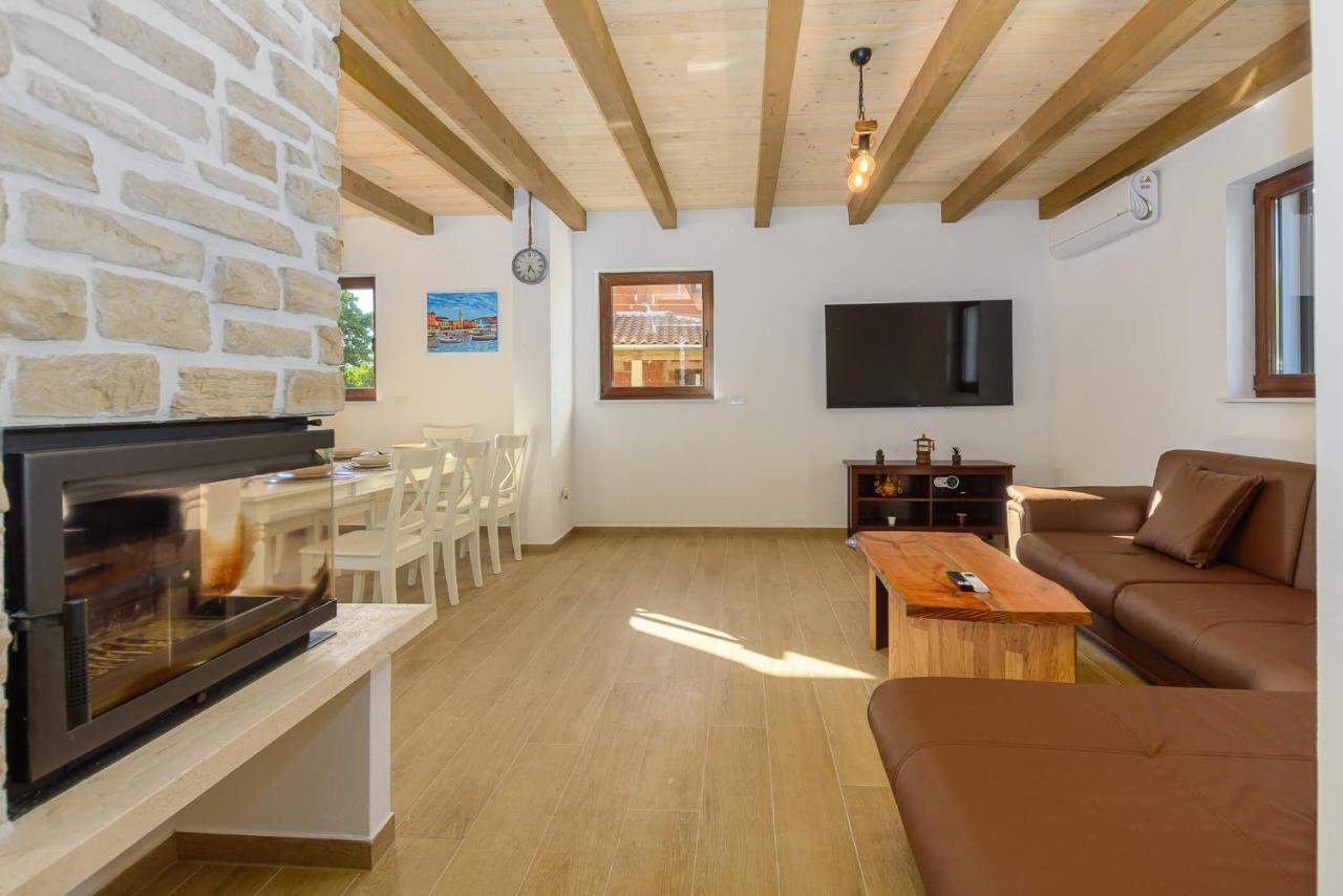 Villa David - Luxurious Secluded Villa With A Heated Pool Butkovići Kültér fotó