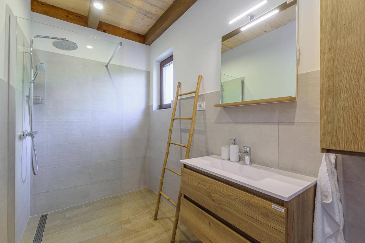 Villa David - Luxurious Secluded Villa With A Heated Pool Butkovići Kültér fotó
