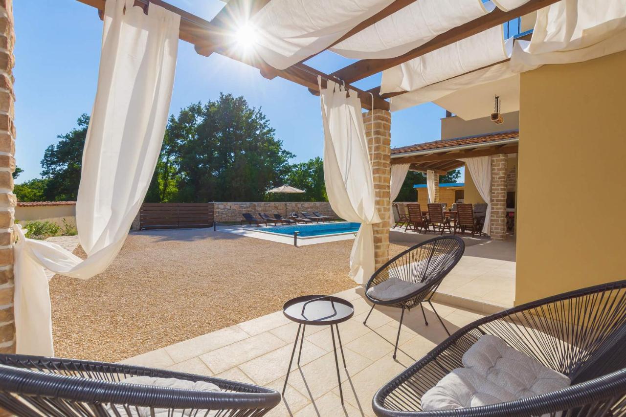Villa David - Luxurious Secluded Villa With A Heated Pool Butkovići Kültér fotó