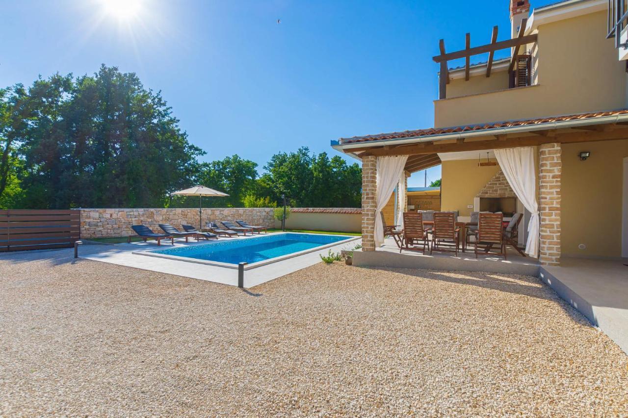 Villa David - Luxurious Secluded Villa With A Heated Pool Butkovići Kültér fotó
