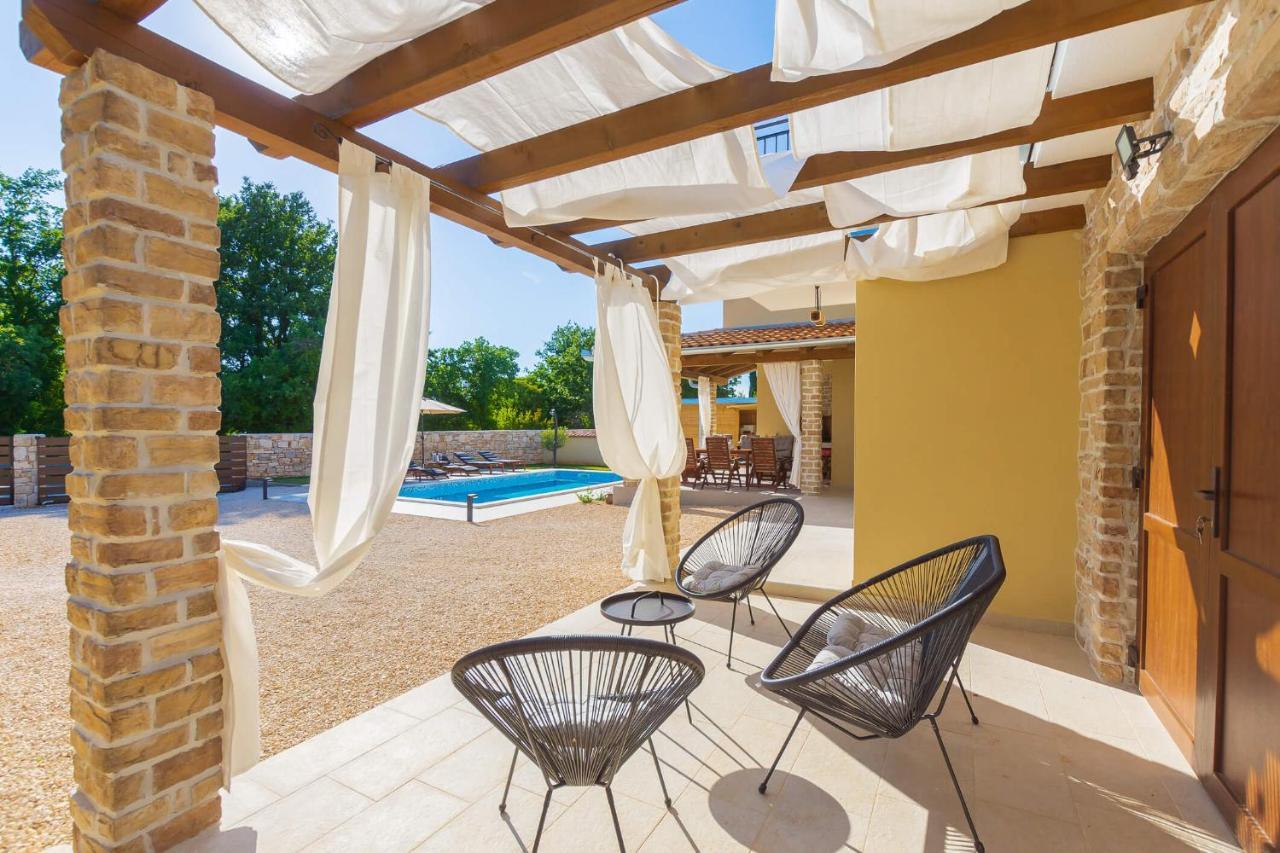 Villa David - Luxurious Secluded Villa With A Heated Pool Butkovići Kültér fotó