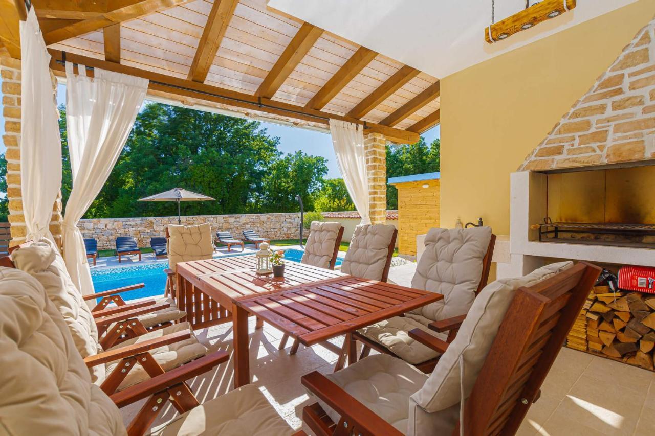 Villa David - Luxurious Secluded Villa With A Heated Pool Butkovići Kültér fotó