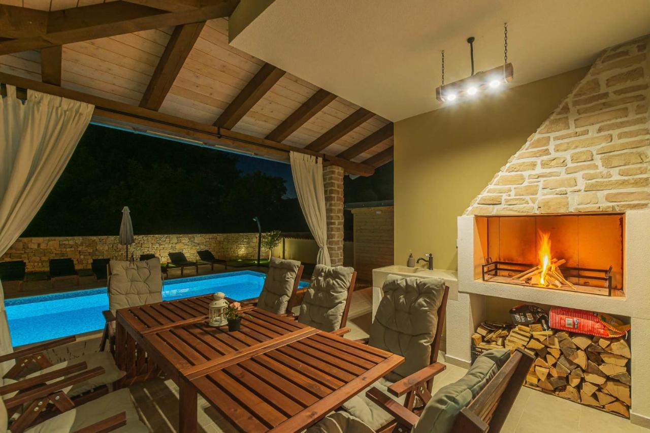 Villa David - Luxurious Secluded Villa With A Heated Pool Butkovići Kültér fotó