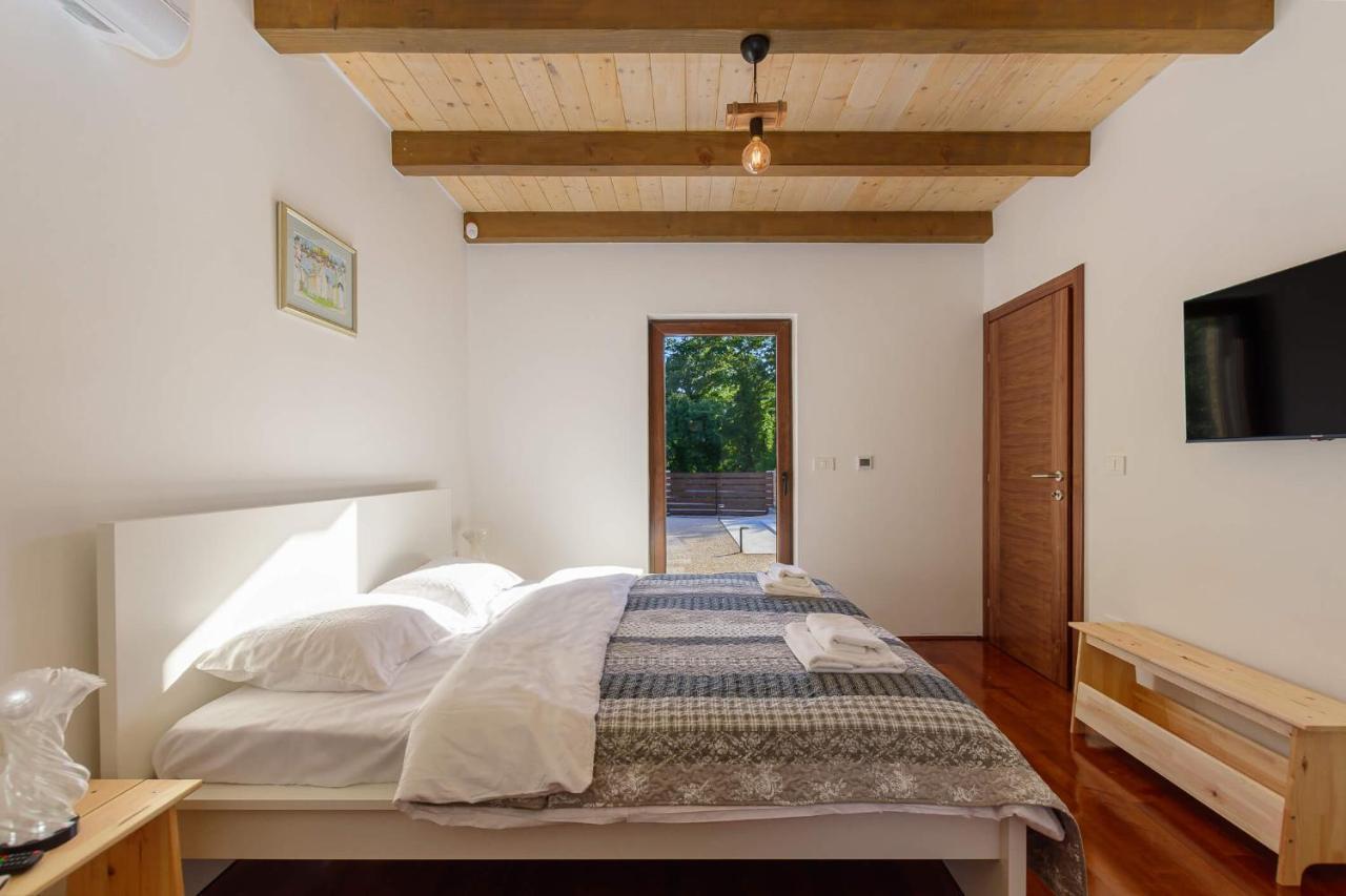 Villa David - Luxurious Secluded Villa With A Heated Pool Butkovići Kültér fotó